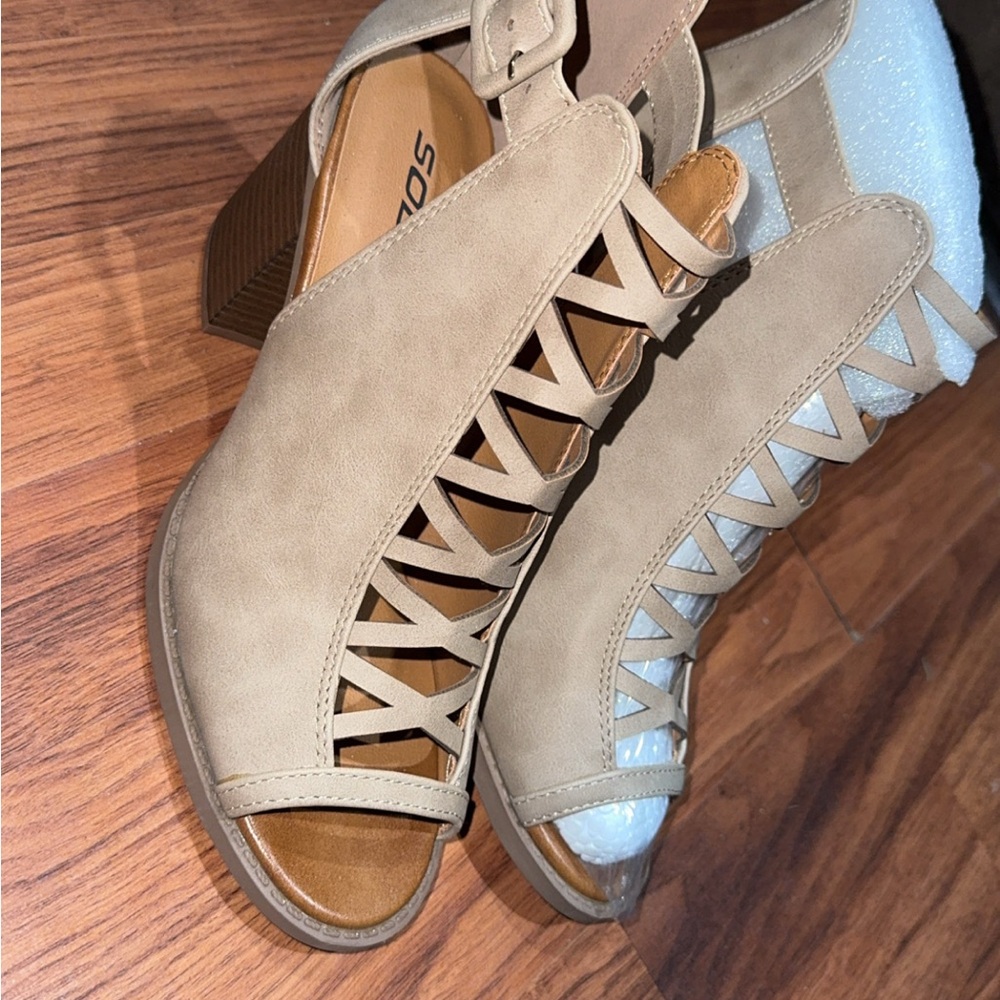 Stylish Tan Women's Sandals